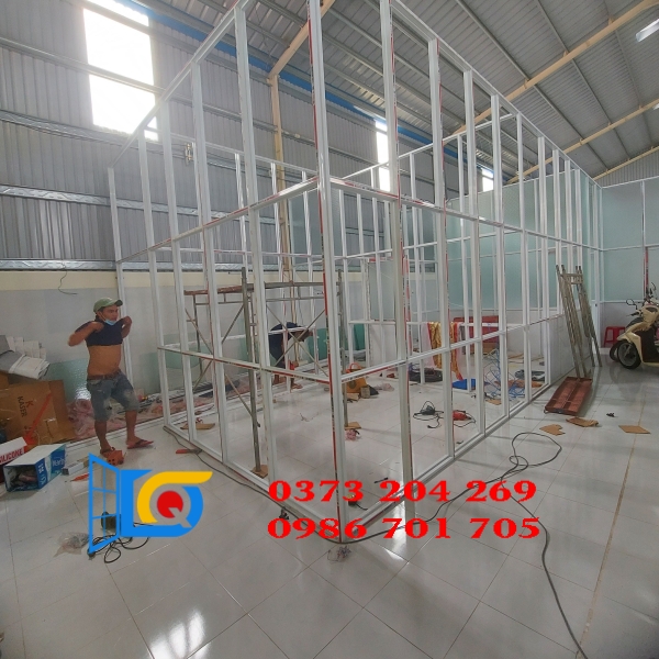 Vách ngăn nhôm sơn tĩnh điện