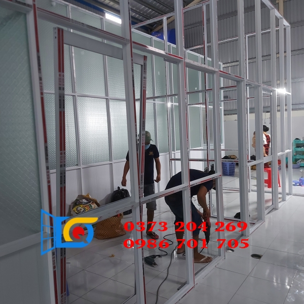 Vách ngăn nhôm sơn tĩnh điện